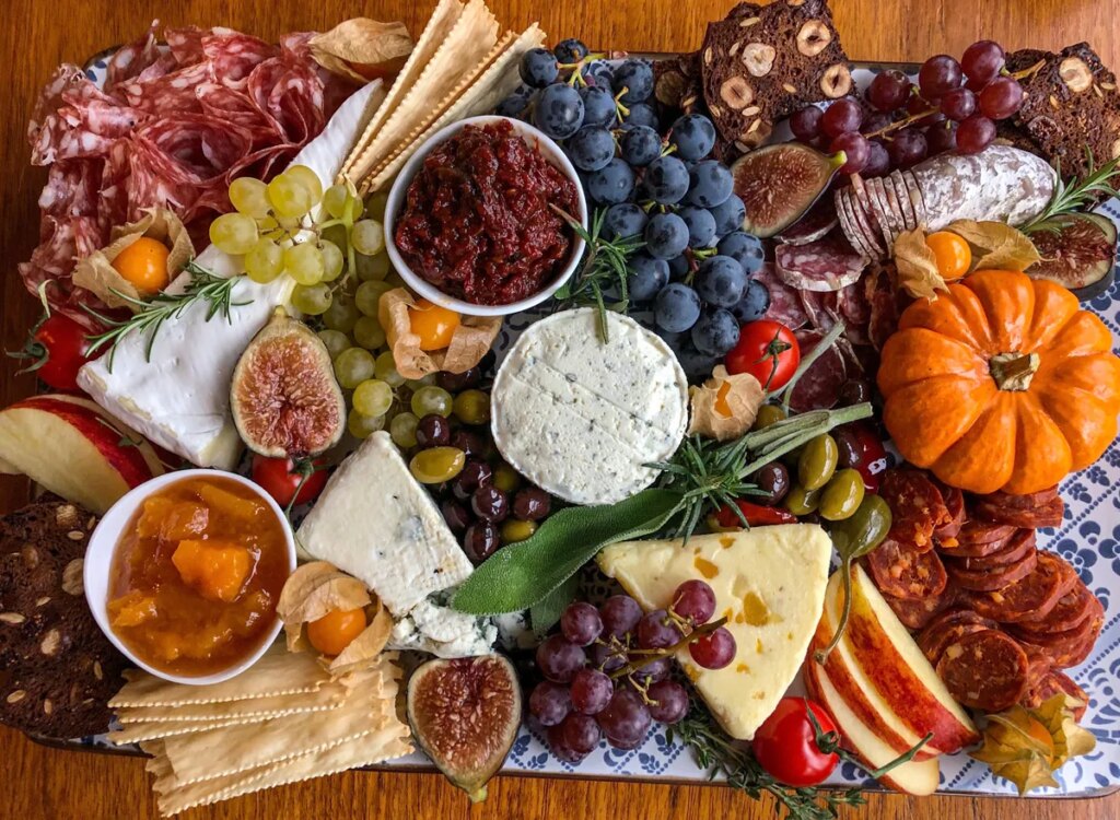 11 Thanksgiving Charcuterie Board Ideas Your Guests Will Love