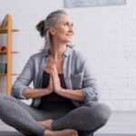 10 yoga poses to get rid of menopause belly