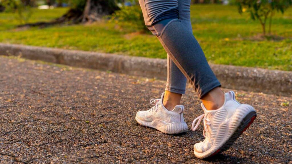 8 easy power walking tips to ace your 20-minute workout