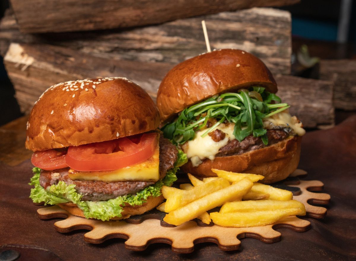 5 Chain Restaurant Cheeseburgers That Pack More Calories Than a Full Dinner